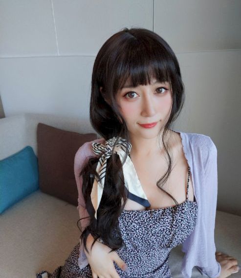 摸亲女稚嫩的小奶头的_BD英语在线观看