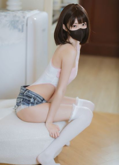 小雪被老汉玩各种姿势老人船_乱人伦精品视频在线观看