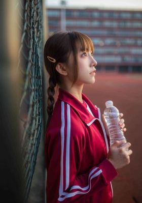 偷拍办公室艳妇潮喷_4K全集免费观看